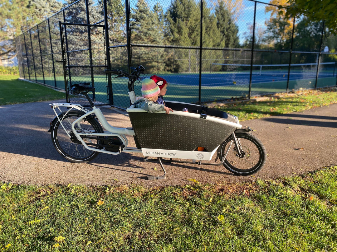 SOLD / Urban Arrow Family Performance White